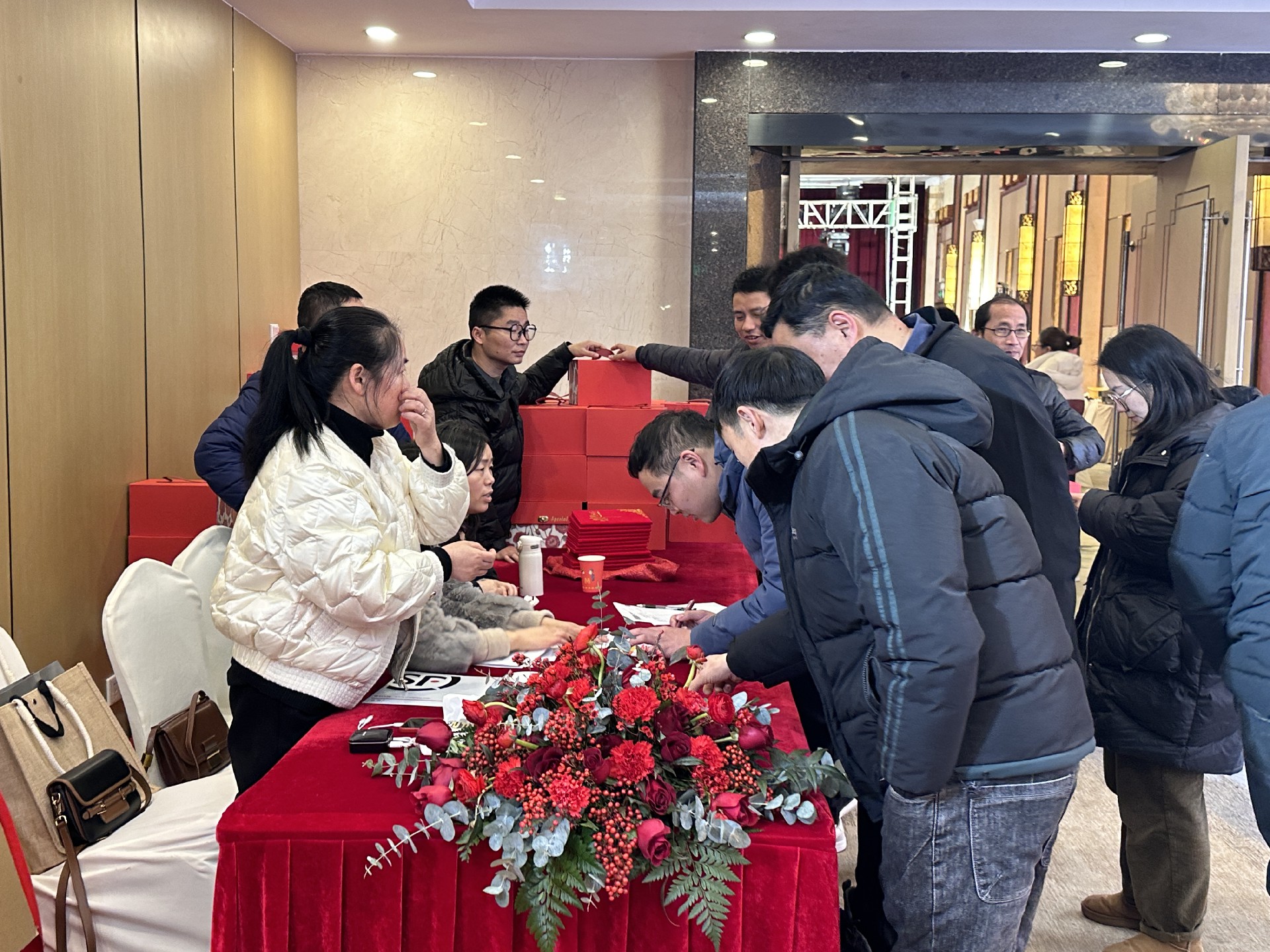 員工簽到領伴手禮.jpg